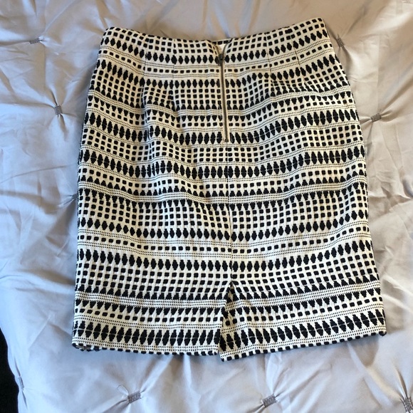 LIKE NEW 00P LOFT Skirt - woven & lined - Picture 10 of 12